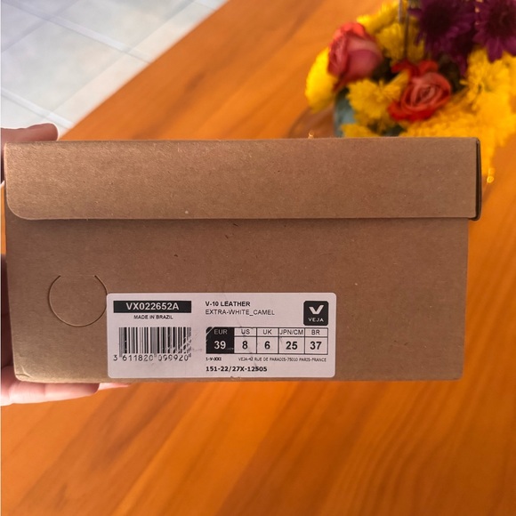 Veja V-10 Leather Sneakers Extra-White and Camel Size 8 / 39 EUC - Picture 9 of 9